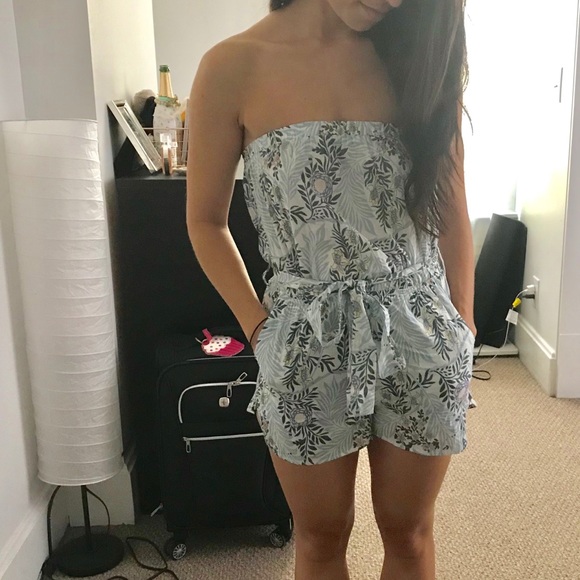 BRAND NEW**Plum Pretty Sugar Romper ll Strapless - Picture 3 of 6